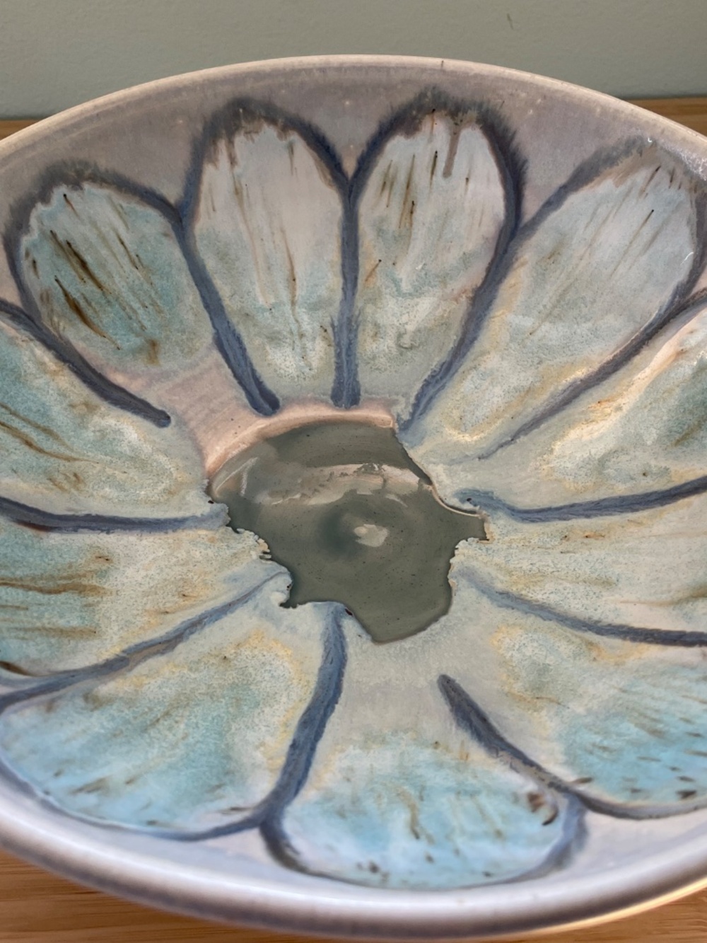 Beautiful Ceramic Bowl - Picture 2 of 4